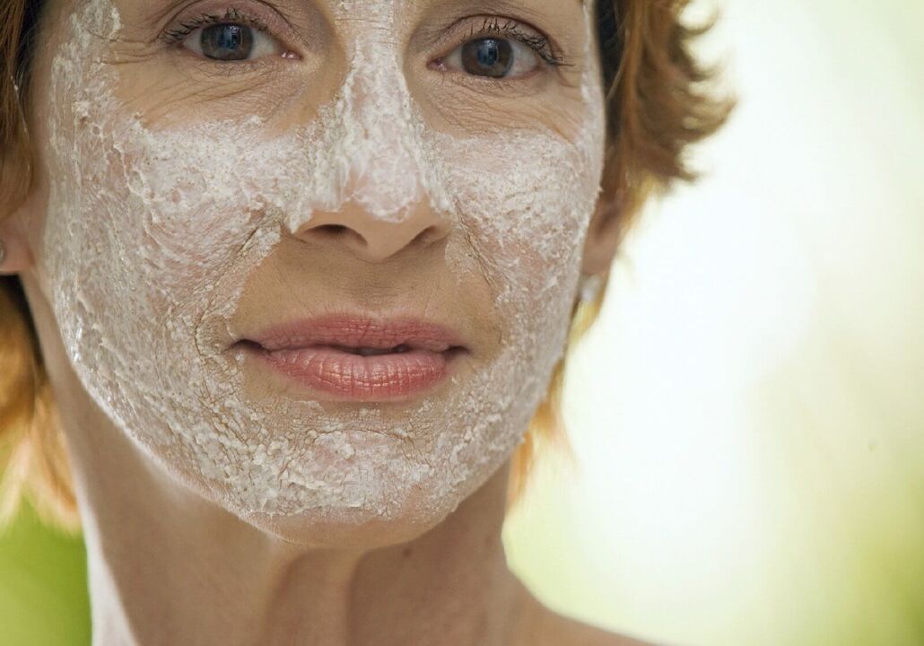 Masque régénérant pour la peau du visage après 50 ans
